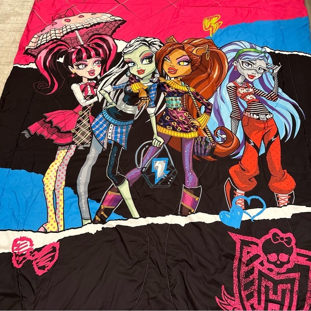 Monster High Comforter Twin Bedding Ghouls Rule 64" x 87” Blanket Reversible - Picture 6 of 10